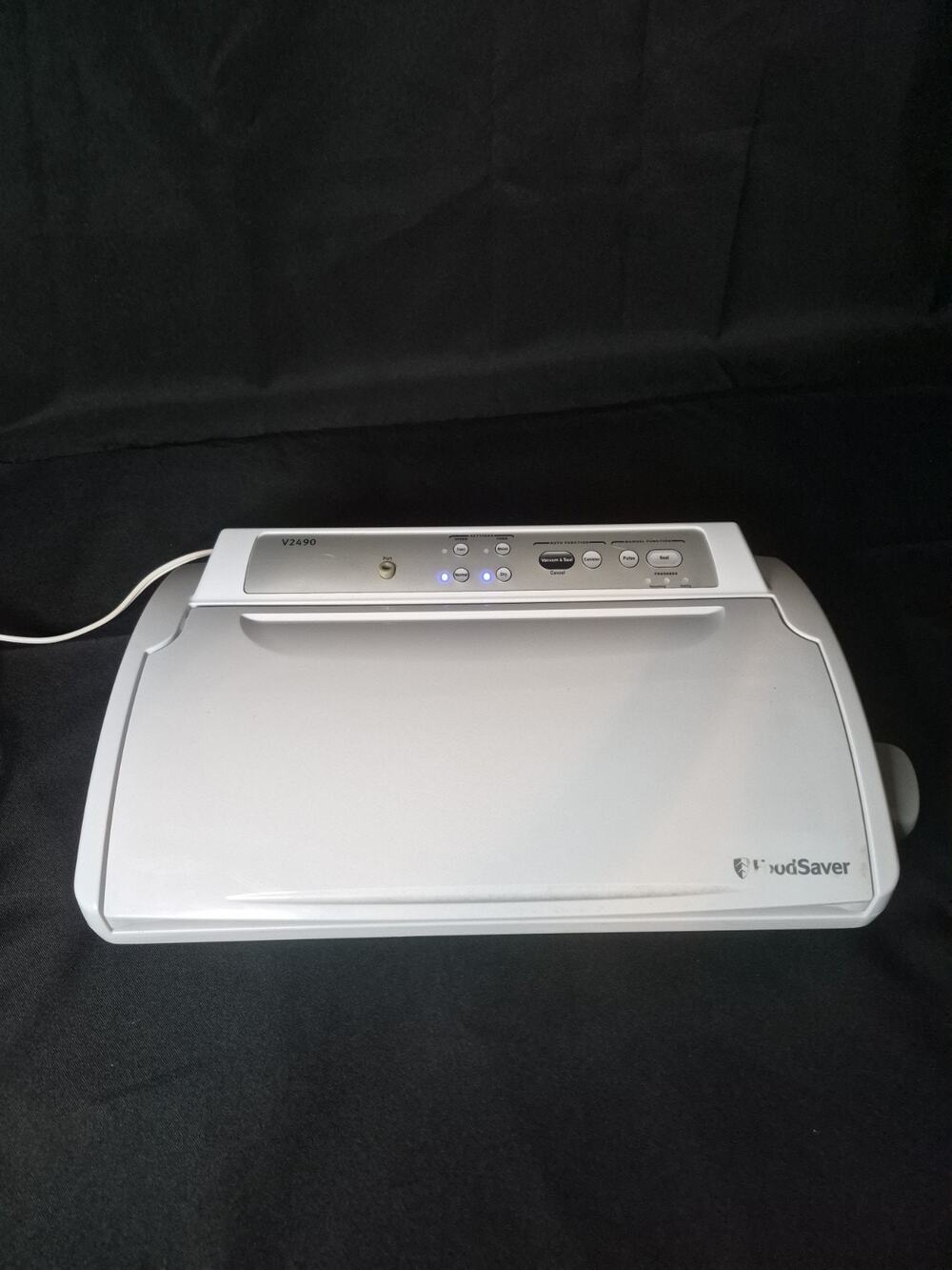 FoodSaver V2490 Advanced Design Vacuum Food Sealer System With Bags. Works Great
